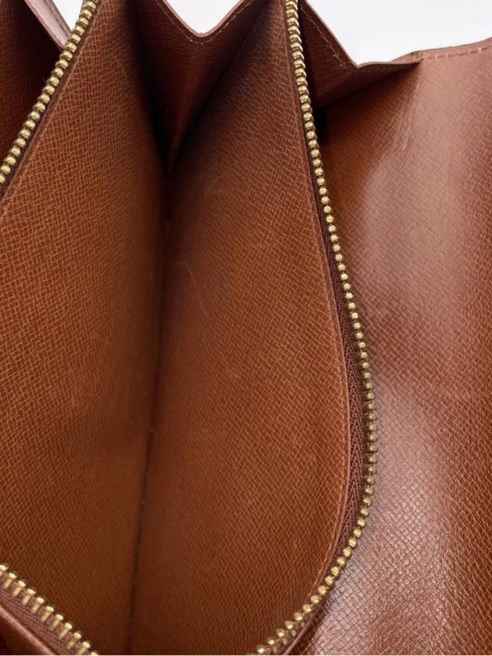 Louis Vuitton Monogram Canvas
Sarah Wallet - Picture 9 of 12